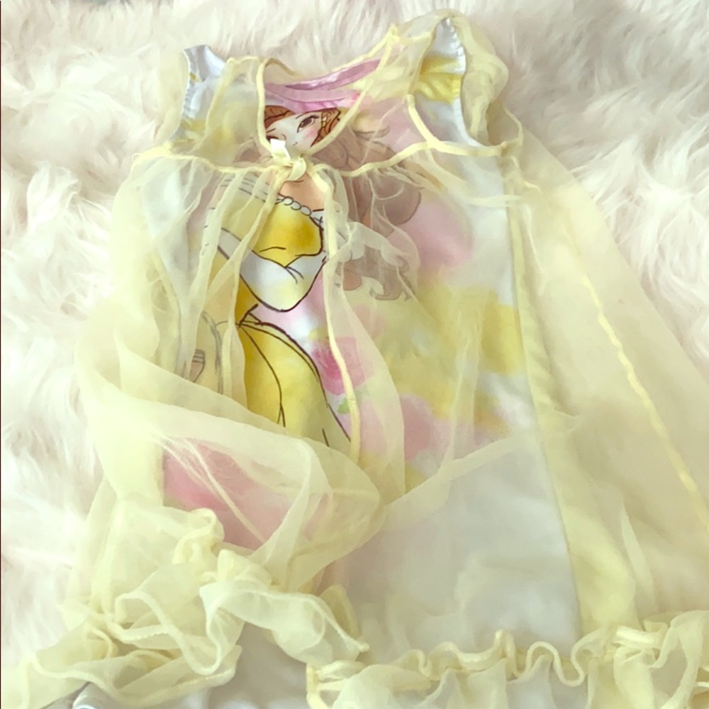 Little girls nightgown and robe